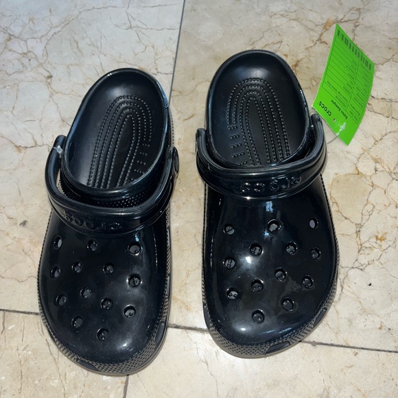 Black Crocs Classic Clogs have a very rubbery texture - Picture 1 of 3